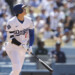 リアル二刀流の大谷翔平は8回に26号2ランを放ち打球の行方を見守った（写真・ＡＰ/アフロ）