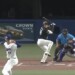 中日のマラーが不用意に投じた初球のスライダーをソフトバンクの栗原に痛打された（DAZNベースボール公式Ｘより）