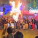 ＳＮＳで拡散されたエムバペ人形が燃やされるシーン（ＲＭＣスポーツＸより）